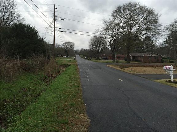 5th image of 110 Dogwood Dr