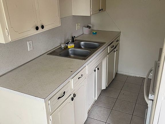 3rd image of 2800 Vicksburg St #3