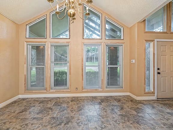 4th image of 9607 Oak Springs Dr