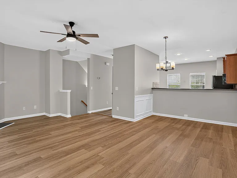 730 Celeste Ln SW — Photo 5