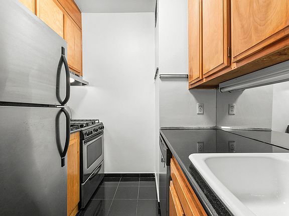 5th image of 7 E 14th St APT 1603