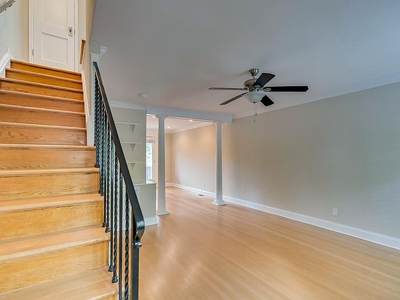 3rd image of 1116 Colonial Ave