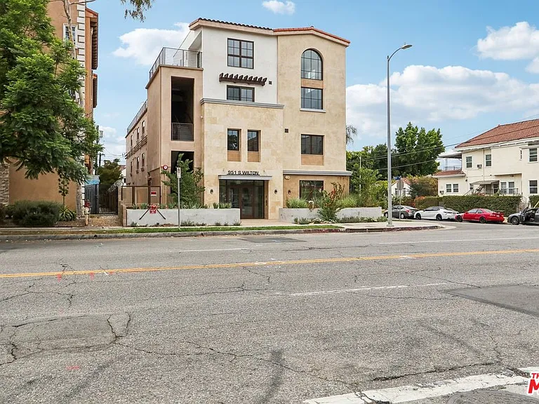 951 S Wilton Pl #201 — Photo 20