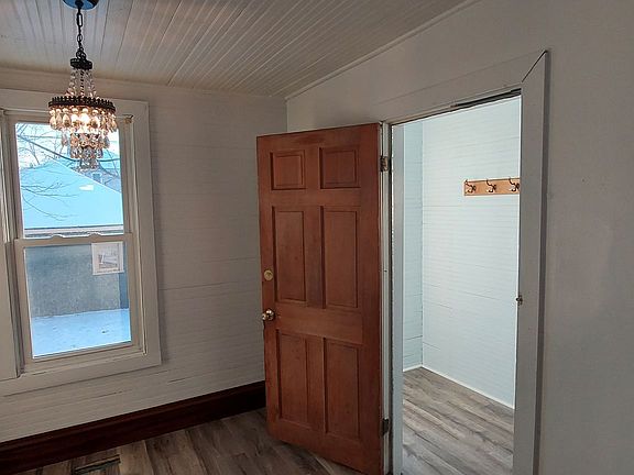 5th image of 916 Aurora Ave #1