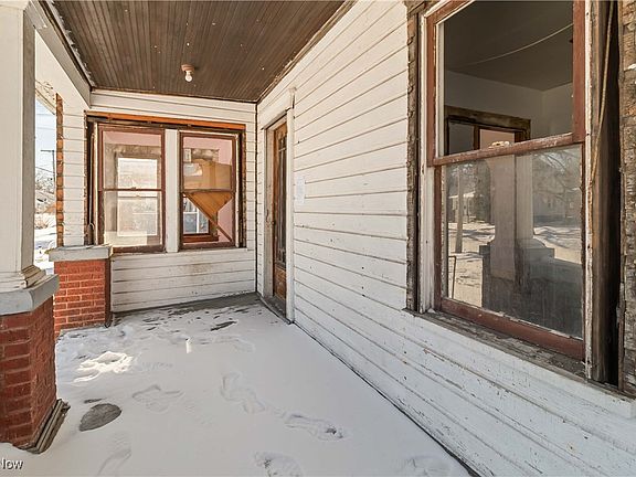3rd image of 2910 Caroline Ave