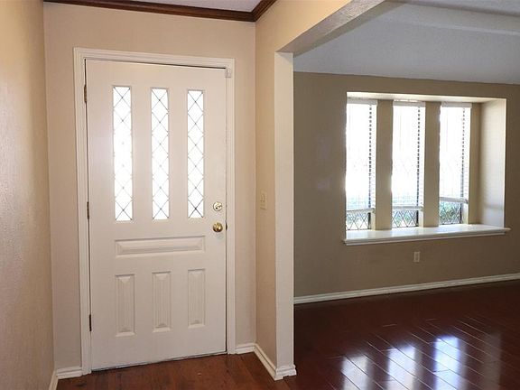 3rd image of 2910 Big Oaks Dr