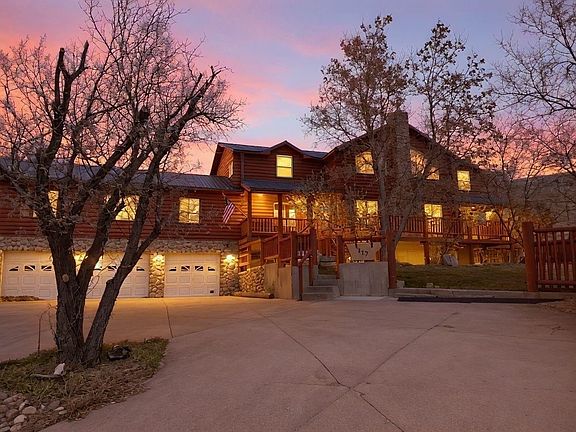 3rd image of 717 Scarlet Dr