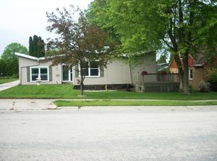 925 Washington St, Algoma, WI 54201