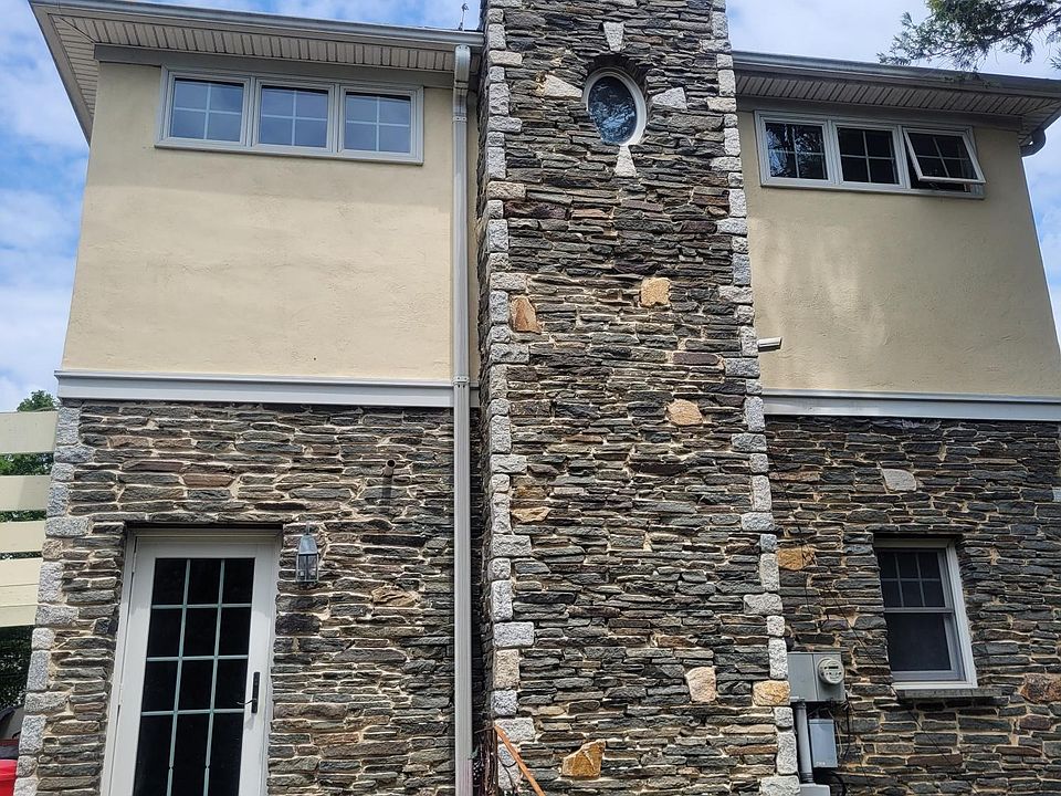 Entrance to 2nd floor Apartment