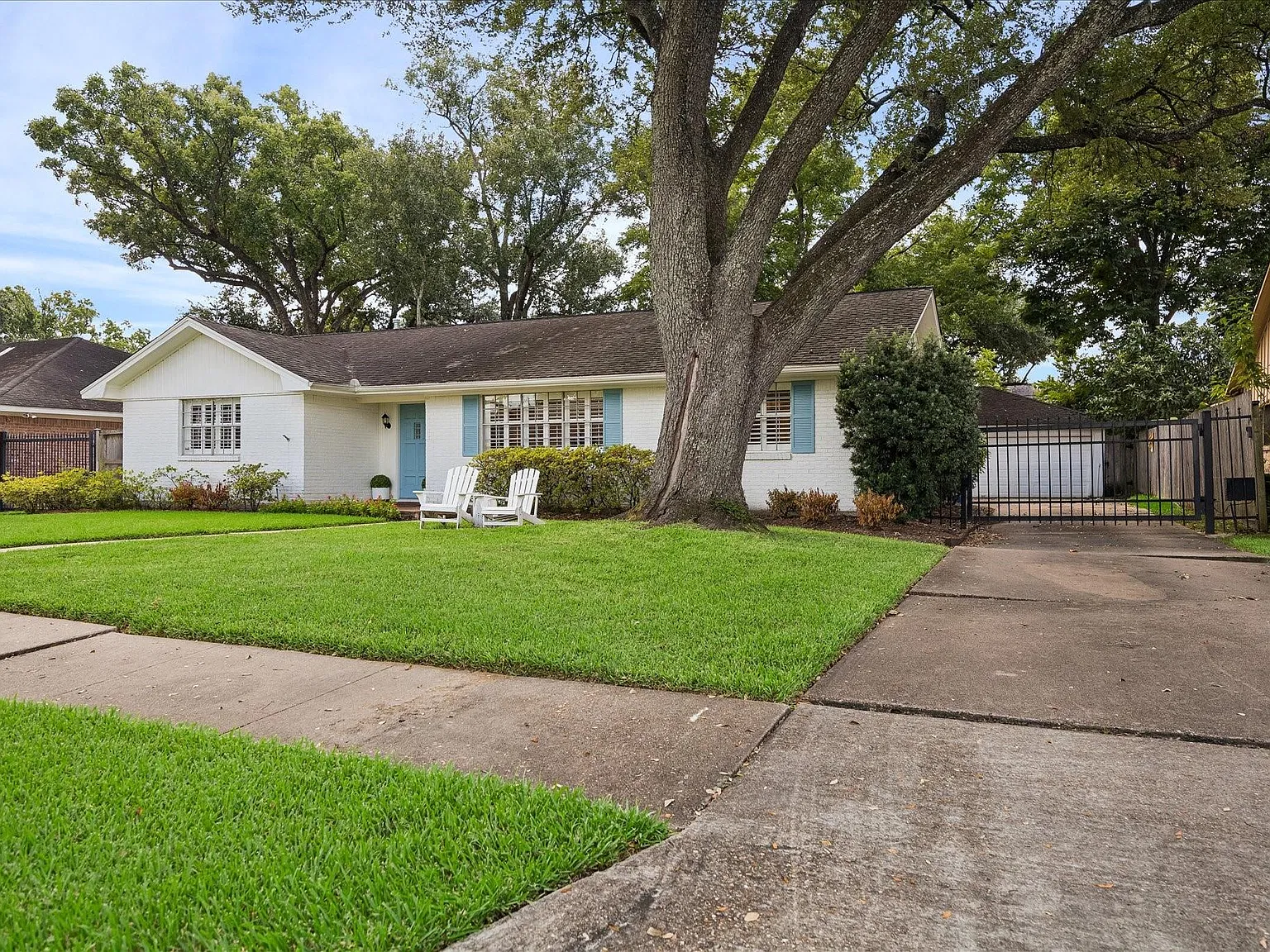 3 bed, 2.0 bath, 2048 sqft, $2,700 — Photo 3