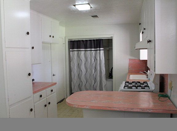 3rd image of 4015 42nd St