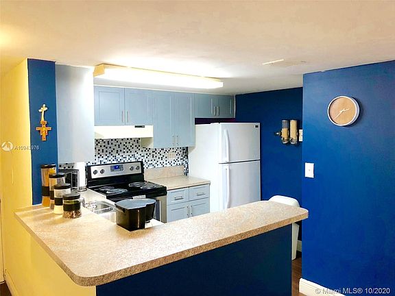 3rd image of 9884 Nob Hill Ln Unit 9884