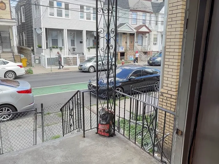 29 Bartholdi Ave #1A — Photo 11