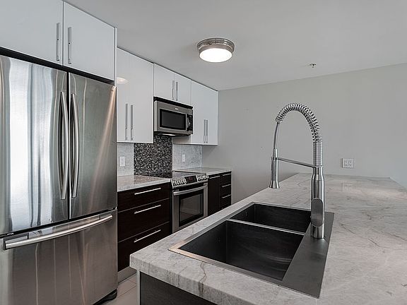 2nd image of 1900 N Bayshore Dr APT 4206