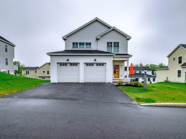 12 Wagon Wheel Lane, Falmouth, ME 04105