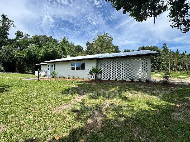 3 bed, 2.0 bath, 1913 sqft, $1,995 — Photo 2