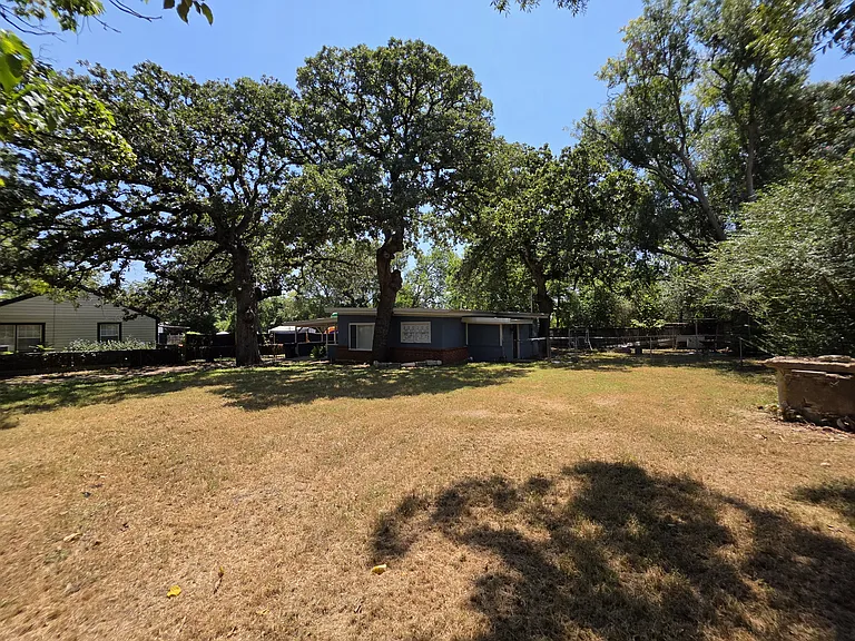 522 E Davilla Ave — Photo 4