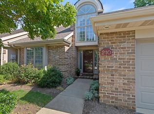 210 Willow Valley Dr, Lancaster, PA 17602