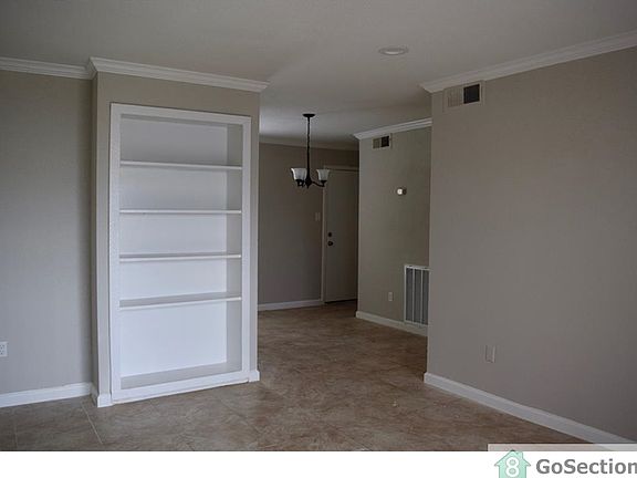 4th image of 5625 Antoine Dr #307