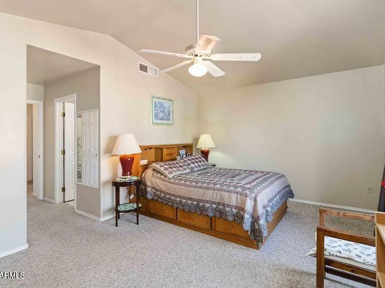 521 N Cobblestone St — Photo 16