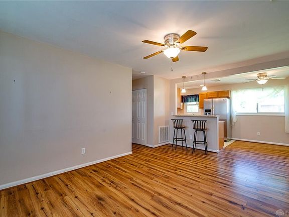 5th image of 515 Attica St