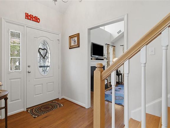 4th image of 5565 Memorial Dr