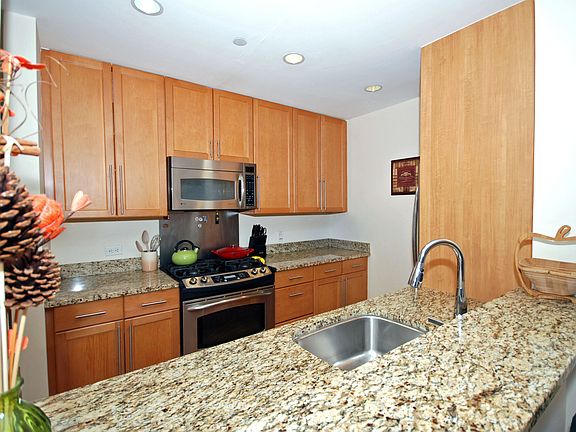 5th image of 20 Livingston Ave Unit 406