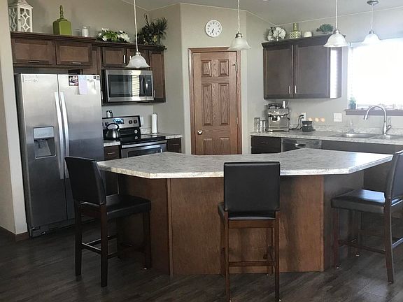 5th image of 3059 Majestic St