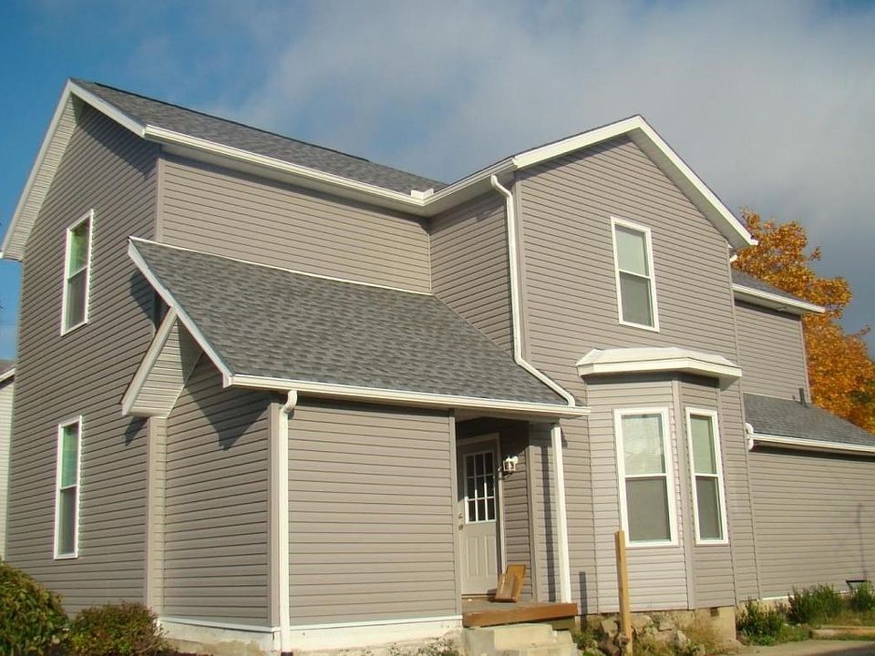 1st image of 322 W 9th St