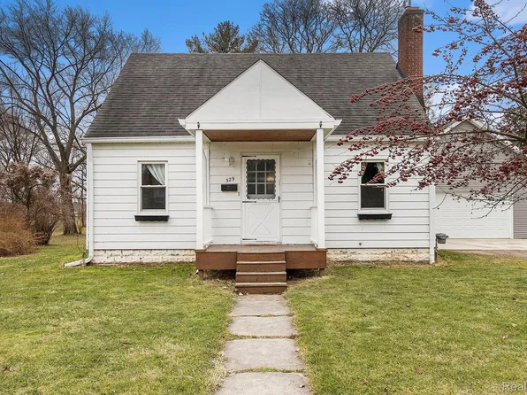 329 Maple St, Howell, MI 48843