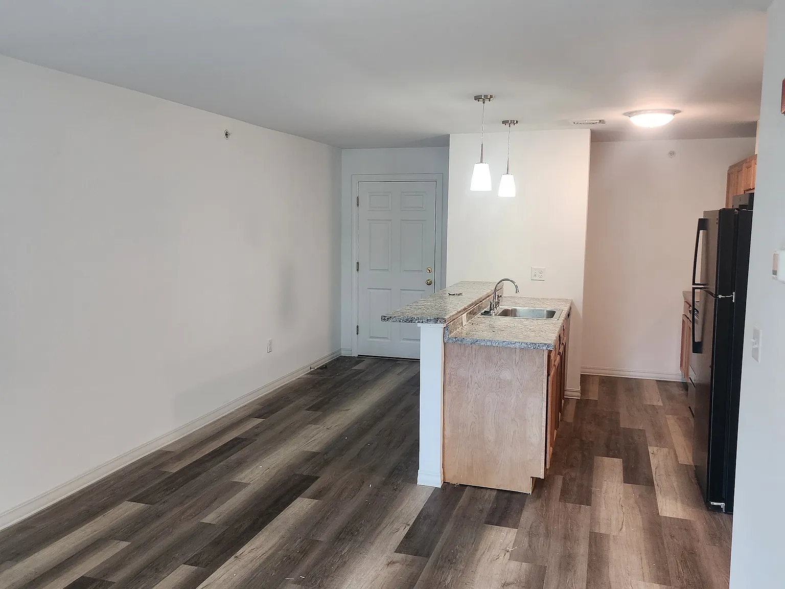 2 bed, 850 sqft, $2,500 — Photo 2