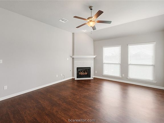 2nd image of 1077 Venice Dr