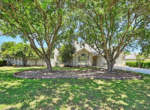 2nd image of 105 Dove Hollow Dr