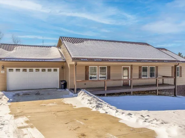 101 Heritage Ln, Galax, VA 24333