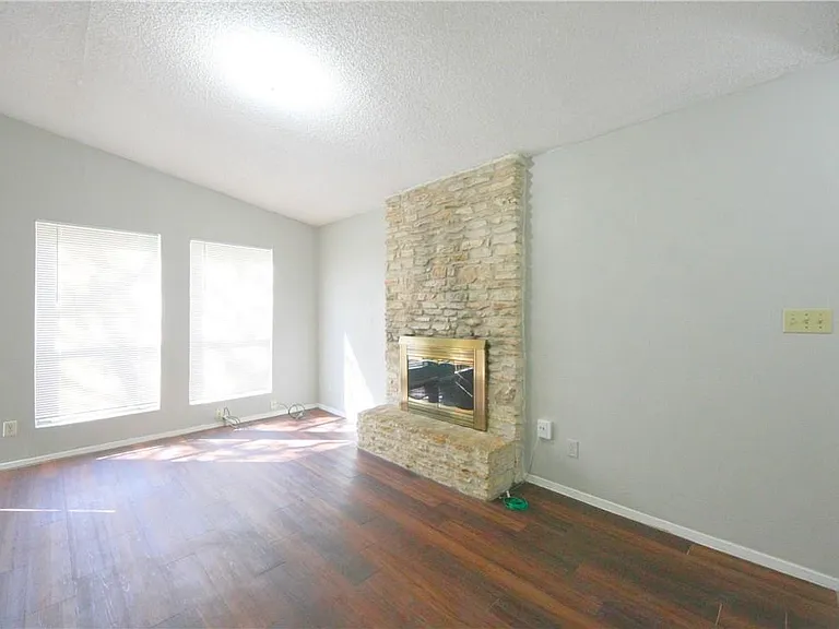1013 Fieldwood Dr #B — Photo 4