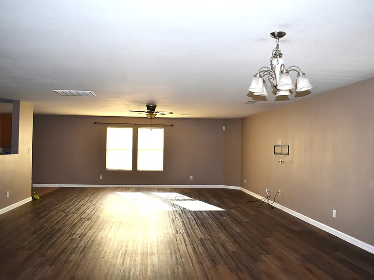 15445 Tyler Mill Dr — Photo 3