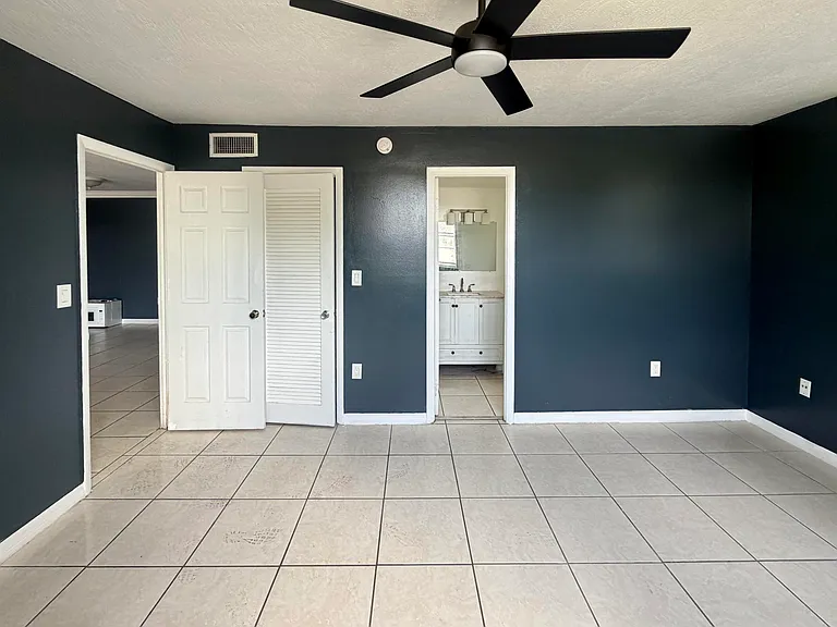 15600 NW 7th Ave #303 — Photo 15