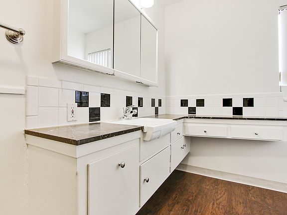 4th image of 4419 Fulton Ave APT 02