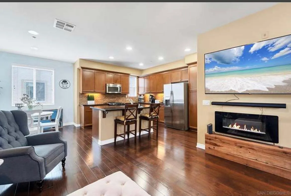 3 bed, 2.5 bath, 1428 sqft, $3,800 — Photo 1