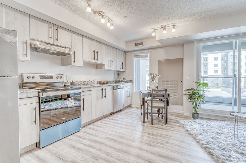 Edmonton Apartment for rent - 2 Bedrooms — photo 2