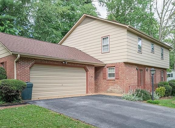 2nd image of 2670 Seminole Dr #2670