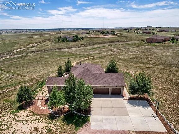Quiet location note basketball hoop which stays