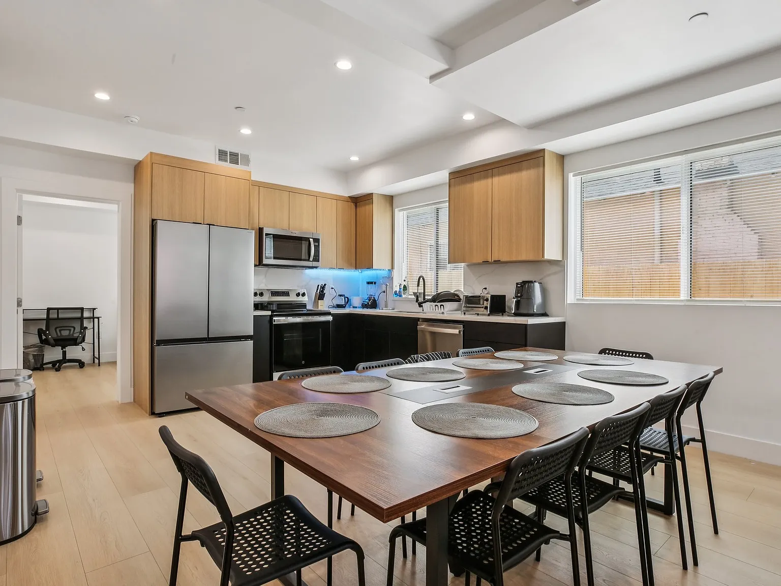 10 bed, 250 sqft, $1,500 — Photo 2