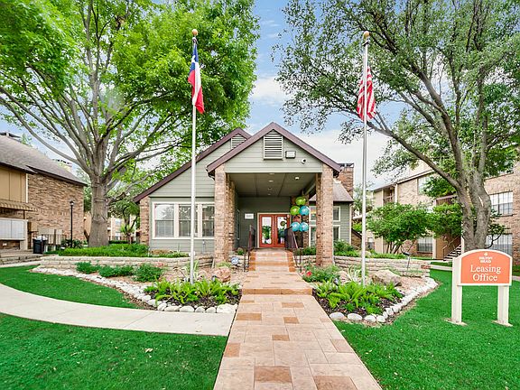 Hilton Head Apartments ; Dallas, TX ; Entry