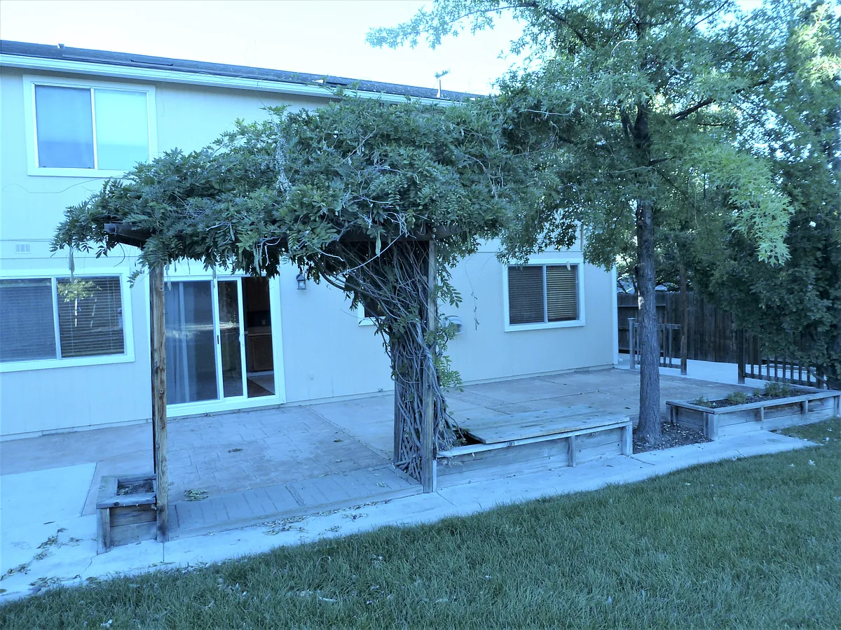 Building Photo - 6770 Sandia Dr