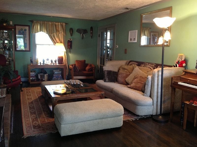 2nd image of 1031-1033 Harding Rd