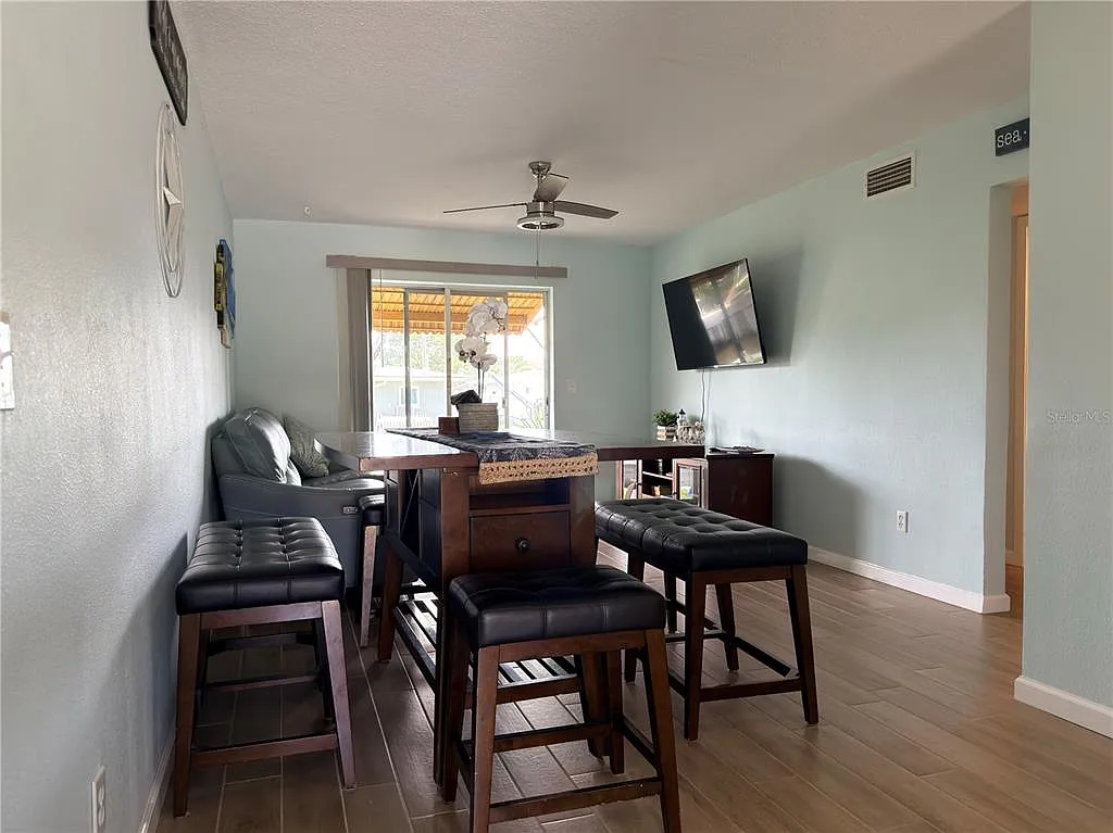 439 Paula Dr S — Photo 4