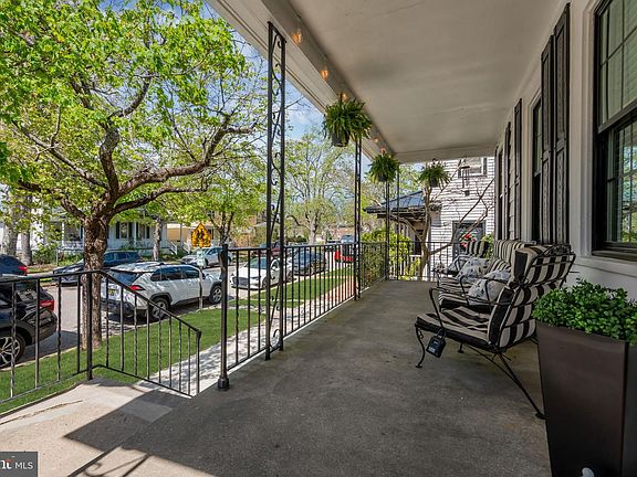 5th image of 440 Saint Louis Ave