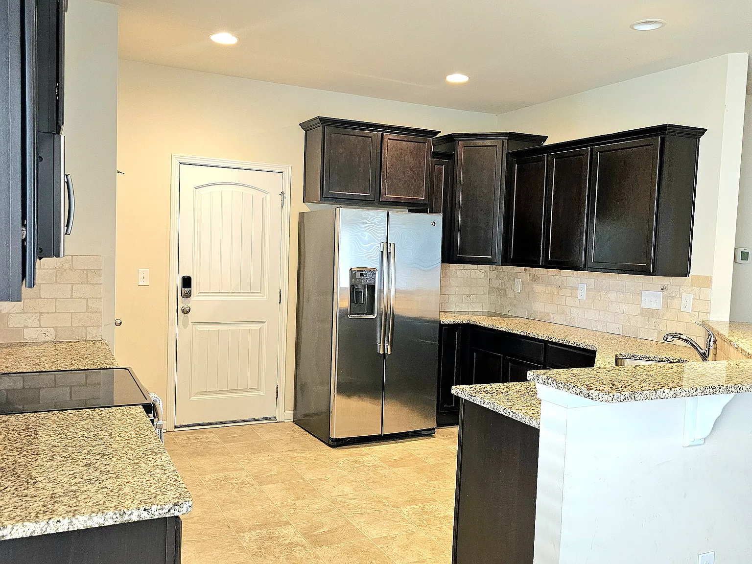 3 bed, 2.5 bath, 1933 sqft, $2,100 — Photo 4