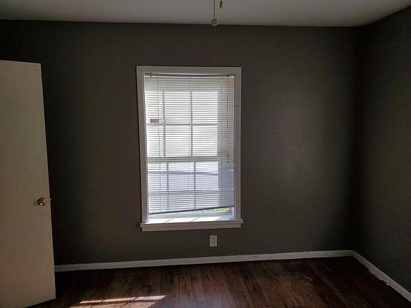 3rd image of 2105 Airline Dr #A